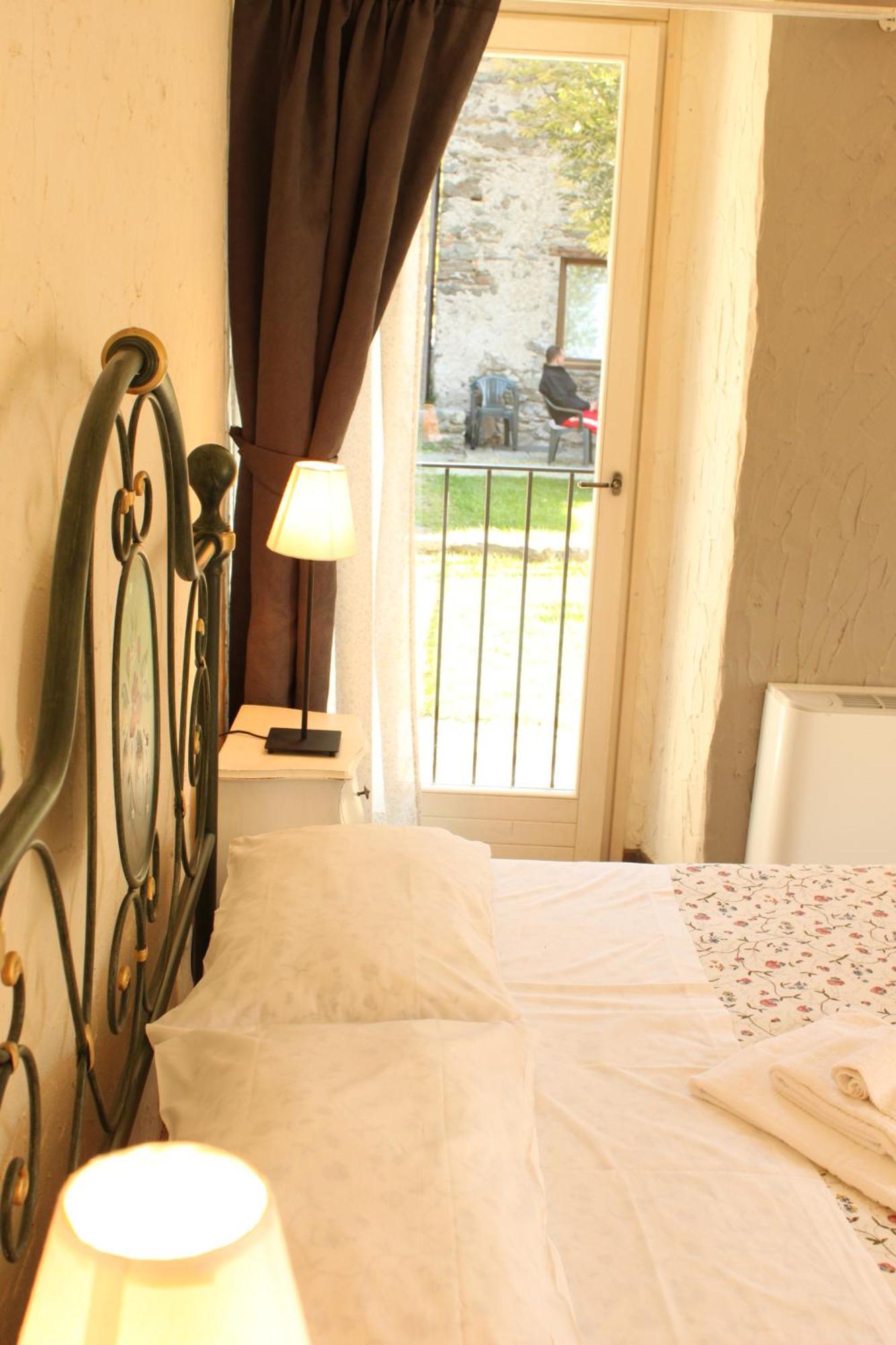 Villa Borgo Erbiola Colico Zimmer foto